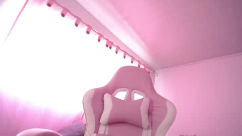 Isabella  online show from April 10, 2026, 1:49 pm