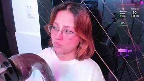 Isa online show from September 27, 2025, 9:09 pm