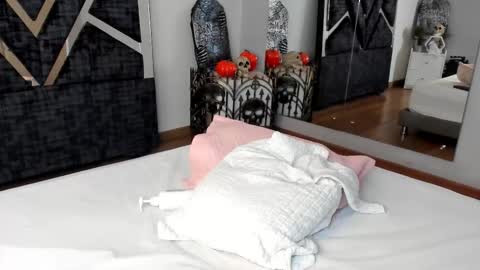 oIssaJonneso online show from October 28, 2025, 1:36 pm