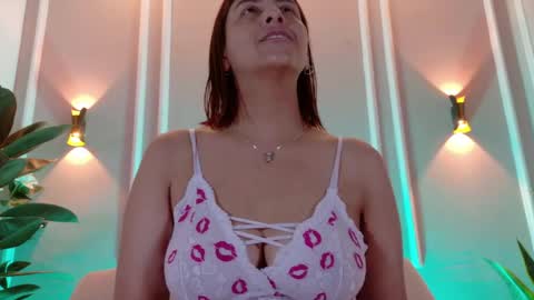 Isabella online show from April 15, 2026, 11:50 am