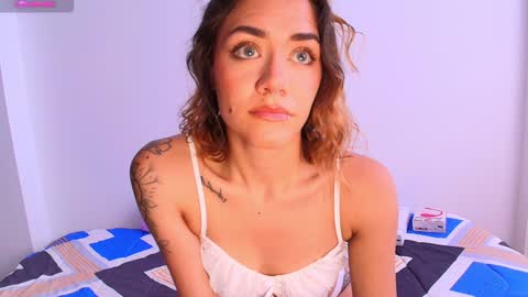 Snapshot of isa_laurentt chatting on January 22, 2025, 2:24 pm Isabella Laurentt online show from January 22, 2025, 2:24 pm