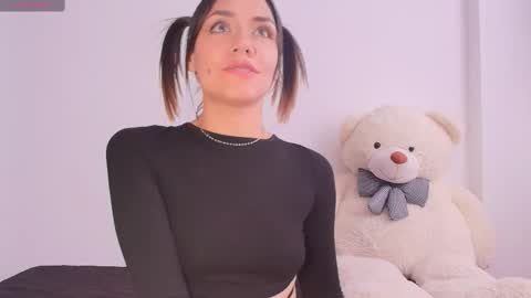 Snapshot of isa_laurentt chatting on February 13, 2025, 6:05 pm Isabella Laurentt online show from February 13, 2025, 6:05 pm