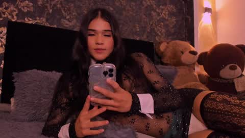 Snapshot of isa_little_star chatting on December 27, 2024, 5:31 am Isa online show from December 27, 2024, 5:31 am