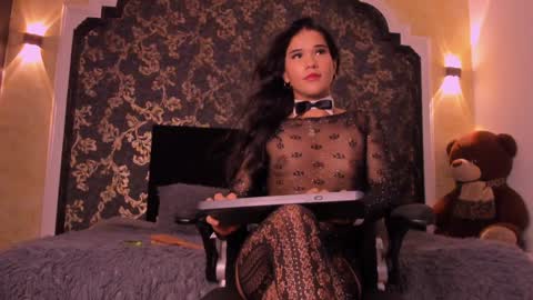 Snapshot of isa_little_star chatting on December 27, 2024, 8:35 am Isa online show from December 27, 2024, 8:35 am