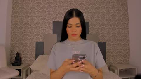 Isa  online show from October 19, 2025, 1:12 pm