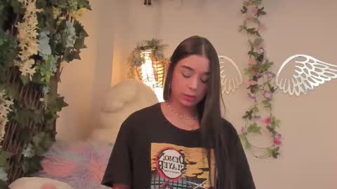 Isabella        online show from September 22, 2025, 10:56 pm