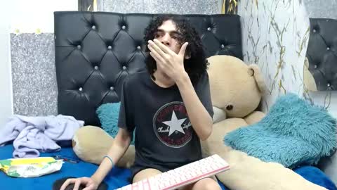 Snapshot of isa_x18 chatting on June 5, 2026, 2:45 pm isa_x18 online show from June 5, 2026, 2:45 pm