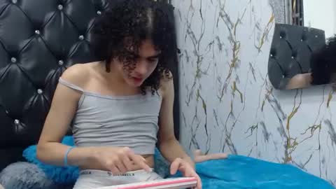 Snapshot of isa_x18 chatting on June 24, 2026, 12:09 am isa_x18 online show from June 24, 2026, 12:09 am