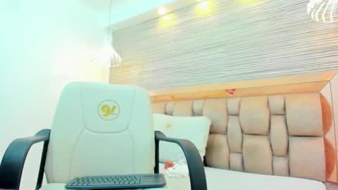 Snapshot of isaa_stone chatting on October 27, 2025, 7:51 pm Isa online show from October 27, 2025, 7:51 pm