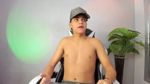 Isaac  online show from December 5, 2025, 8:27 pm