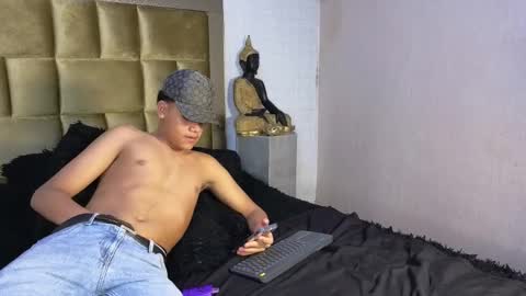 Isaac  online show from January 6, 2026, 2:04 am