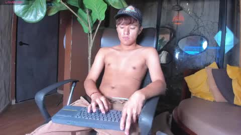 isaac_grimm online show from April 9, 2026, 2:55 am