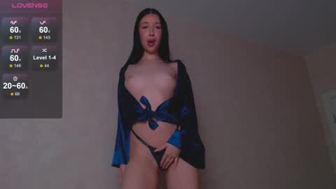 Bella online show from November 22, 2025, 1:10 pm