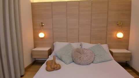 Isa online show from November 6, 2025, 3:07 am