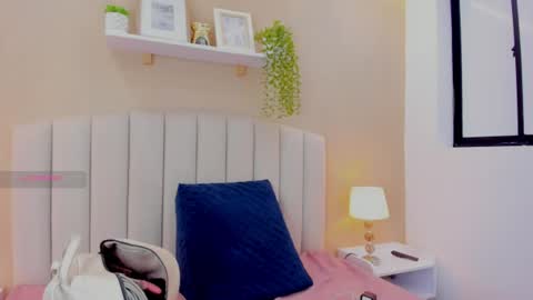 isabel_palmer online show from June 17, 2026, 8:21 pm