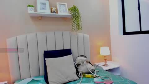isabel_palmer online show from June 24, 2026, 7:35 pm