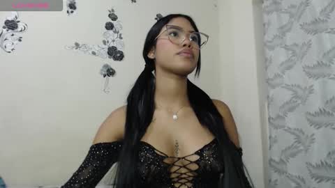 isabela_kity online show from October 22, 2025, 12:44 am