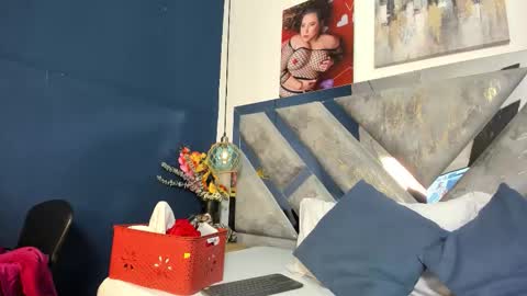 Snapshot of isabela_parkerr chatting on January 18, 2026, 5:44 am Mommy Isa online show from January 18, 2026, 5:44 am