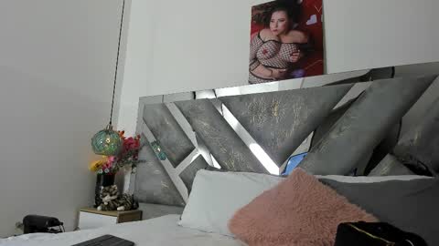 Snapshot of isabela_parkerr chatting on February 11, 2026, 3:33 am Mommy Isa online show from February 11, 2026, 3:33 am