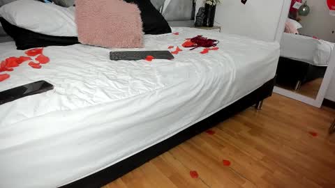 Snapshot of isabela_parkerr chatting on February 16, 2026, 4:30 am Mommy Isa online show from February 16, 2026, 4:30 am