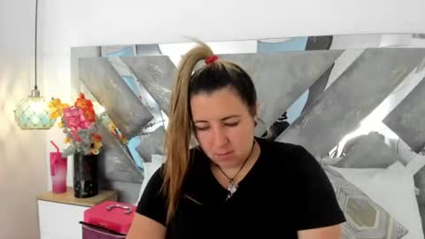 Snapshot of isabela_parkerr chatting on July 8, 2026, 12:42 pm Mommy Isa online show from July 8, 2026, 12:42 pm