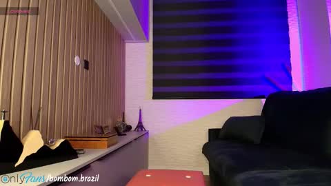 Isabela Brazil online show from October 14, 2025, 2:12 am