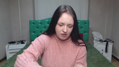 IsabelBlackberry online show from December 6, 2024, 10:16 am