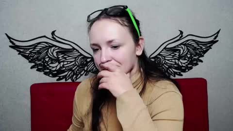 IsabelBlackberry online show from December 7, 2024, 1:40 pm