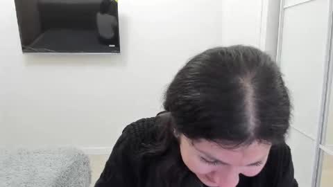 isabeldolll online show from November 11, 2025, 11:54 am