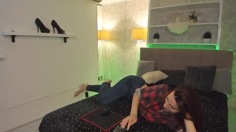 IsabelKiss online show from October 22, 2025, 6:24 am