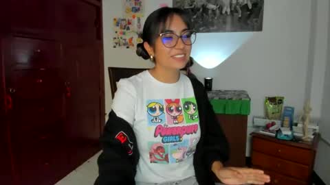 Isabella22 1 online show from January 3, 2025, 8:43 pm