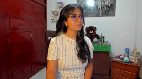 Isabella22 1 online show from January 8, 2025, 2:35 am