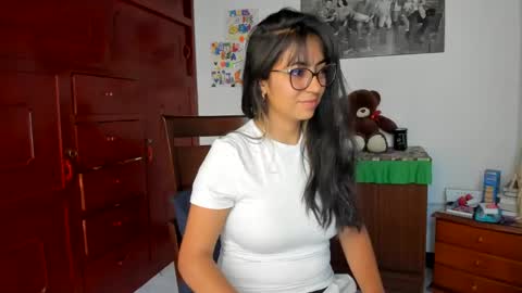 Isabella22 1 online show from January 8, 2025, 6:41 pm