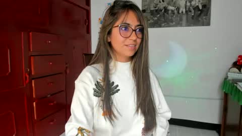 Isabella22 1 online show from February 11, 2025, 5:50 pm