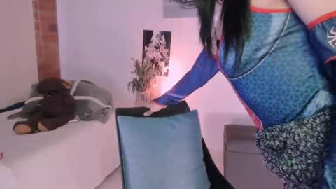 Isabella online show from October 13, 2025, 9:04 pm