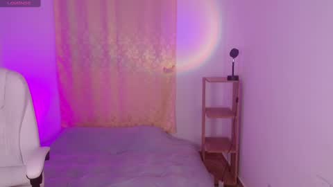 isabella online show from February 20, 2025, 4:39 am