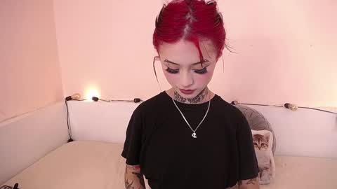 Snapshot of isabella__dark chatting on December 17, 2024, 10:00 pm    online show from December 17, 2024, 10:00 pm