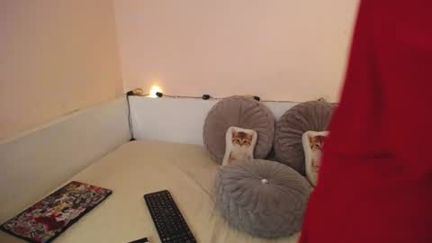 Snapshot of isabella__dark chatting on December 18, 2024, 10:02 pm    online show from December 18, 2024, 10:02 pm