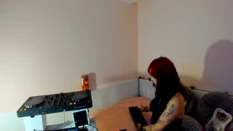 Snapshot of isabella__dark chatting on December 27, 2024, 1:32 am    online show from December 27, 2024, 1:32 am