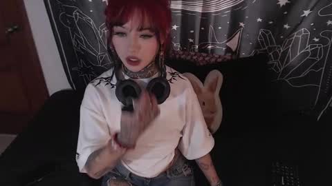 Snapshot of isabella__dark chatting on December 27, 2024, 9:22 pm    online show from December 27, 2024, 9:22 pm