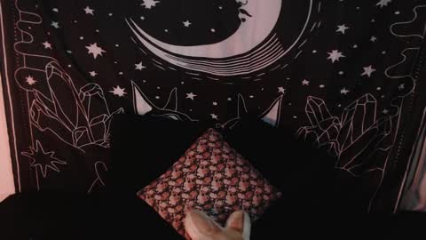 Snapshot of isabella__dark chatting on January 12, 2025, 12:28 am    online show from January 12, 2025, 12:28 am