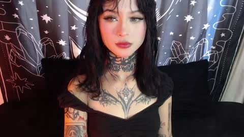 Snapshot of isabella__dark chatting on January 13, 2025, 8:58 pm    online show from January 13, 2025, 8:58 pm