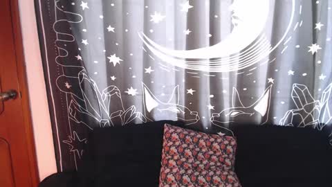 Snapshot of isabella__dark chatting on January 15, 2025, 6:19 pm    online show from January 15, 2025, 6:19 pm