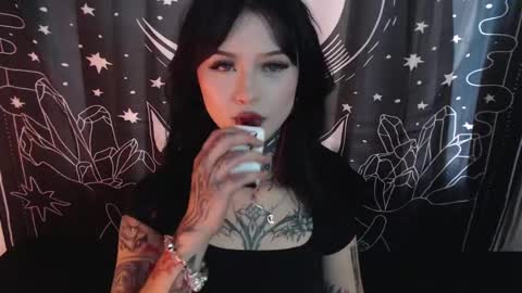 Snapshot of isabella__dark chatting on January 16, 2025, 10:34 pm    online show from January 16, 2025, 10:34 pm