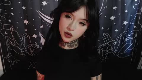 Snapshot of isabella__dark chatting on January 21, 2025, 10:30 pm    online show from January 21, 2025, 10:30 pm