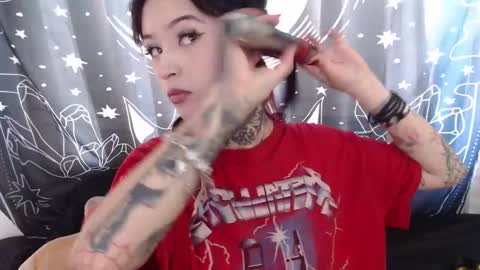 Snapshot of isabella__dark chatting on January 24, 2025, 7:49 pm    online show from January 24, 2025, 7:49 pm