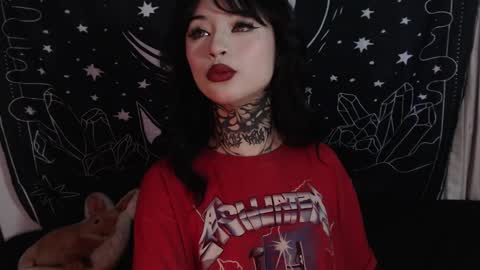 Snapshot of isabella__dark chatting on January 24, 2025, 10:51 pm    online show from January 24, 2025, 10:51 pm