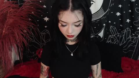 Snapshot of isabella__dark chatting on February 5, 2025, 11:28 pm    online show from February 5, 2025, 11:28 pm