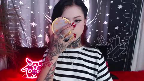 Snapshot of isabella__dark chatting on February 14, 2025, 7:33 pm    online show from February 14, 2025, 7:33 pm