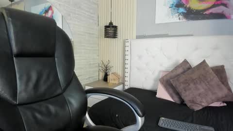 Snapshot of isabella__lux chatting on February 18, 2026, 8:27 pm Isa online show from February 18, 2026, 8:27 pm